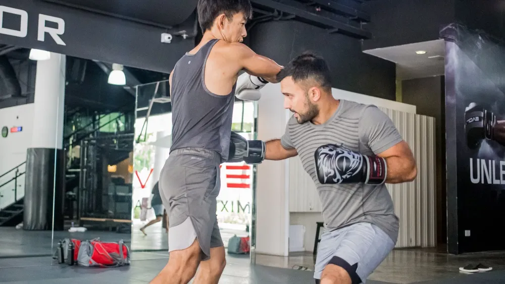 boxing against taller opponent