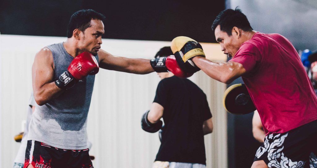 4 Lợi ích của việc là một võ sĩ Orthodox thuận tay trái trong Boxing 3 Boxing Focus Mitts