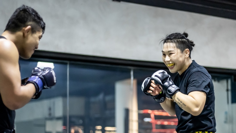 6 lý do tại sao buổi tập MMA tốt hơn buổi tập ở phòng gym 5 Jing nan happy