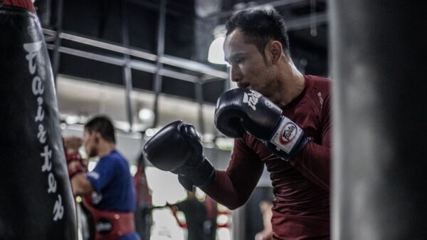 Đây là lý do tại sao lớp học Muay Thái là bài tập hoàn hảo trong giờ nghỉ trưa 4 Muay Thai 30s 600x337 1