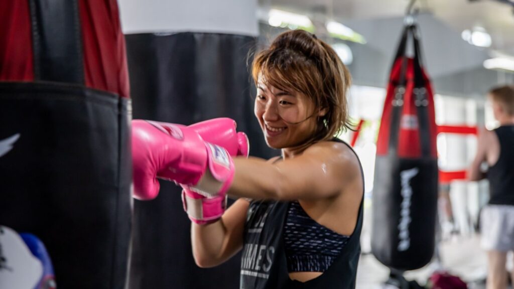 Đây là lý do tại sao lớp học Muay Thái là bài tập hoàn hảo trong giờ nghỉ trưa 5 Muay Thai Punches On Bag