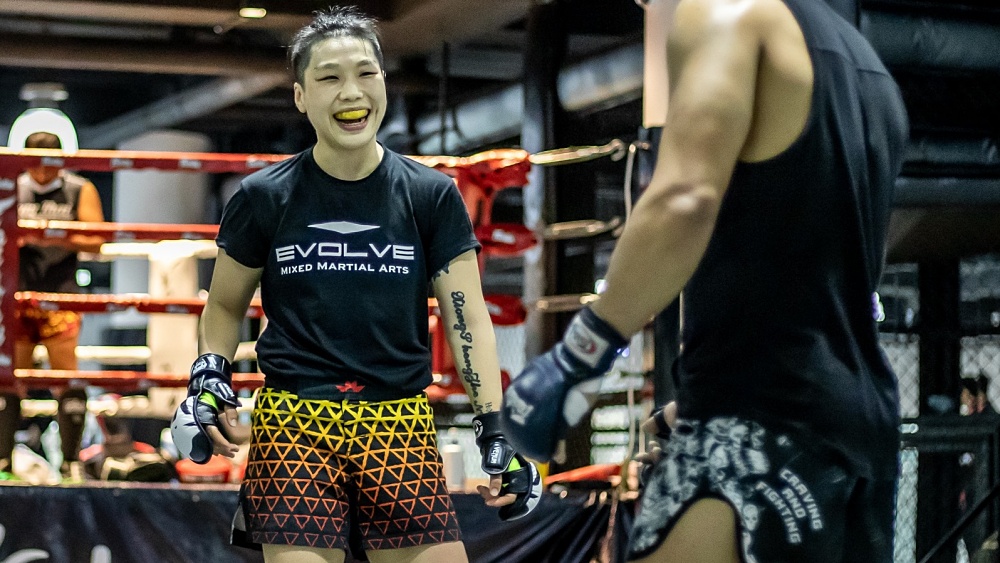 6 lý do tại sao buổi tập MMA tốt hơn buổi tập ở phòng gym 2 jing nan happy 2 edited