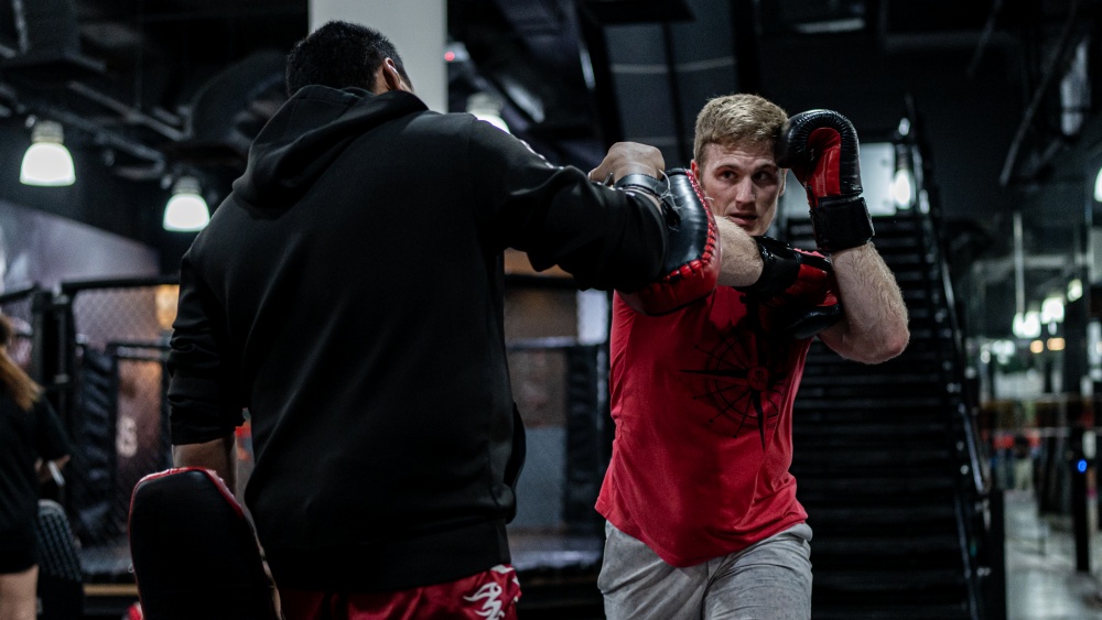 kru non elbow padwork