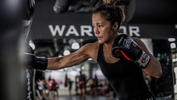 Đây là lý do tại sao lớp học Muay Thái là bài tập hoàn hảo trong giờ nghỉ trưa 2 muay thai class lunctime 600x338 1