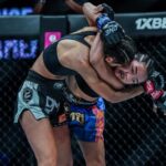 Muay Thái nữ clinch
