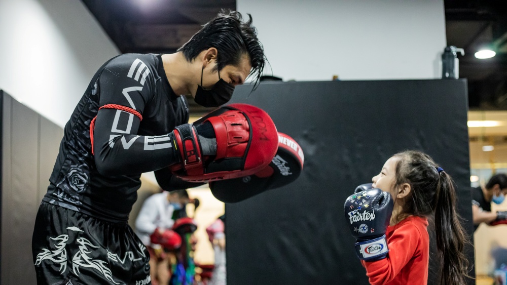 muay thai kids girl doing padwork