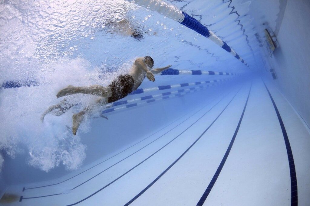 swimmers 79592 1280
