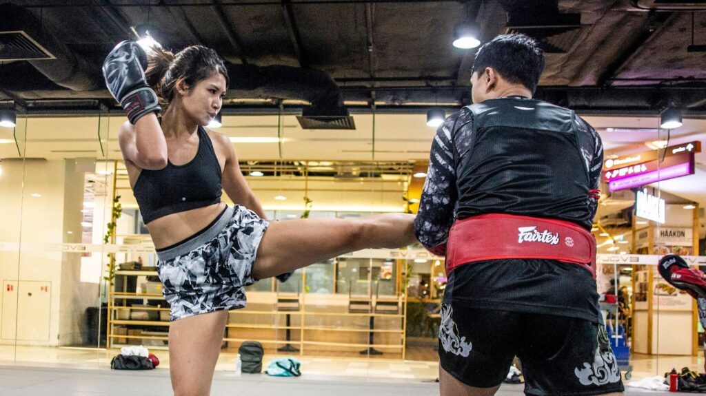 Làm thế nào để chọn phòng tập Muay Thái phù hợp với bạn 2 try muay thai class