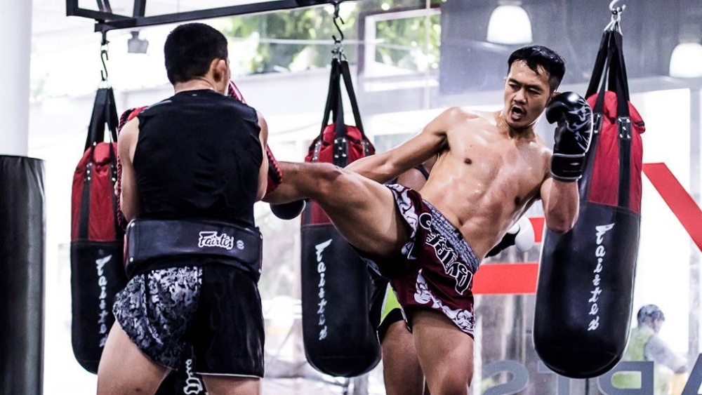 Đây là lý do tại sao Muay Thái lại hiệu quả trong việc tự vệ 2 tukkatatong kick