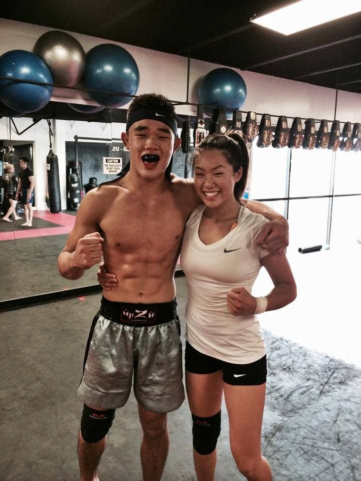 Câu chuyện cuộc đời kỳ thú của thần đồng võ thuật 19 tuổi Angela Lee 7 angela and christian training