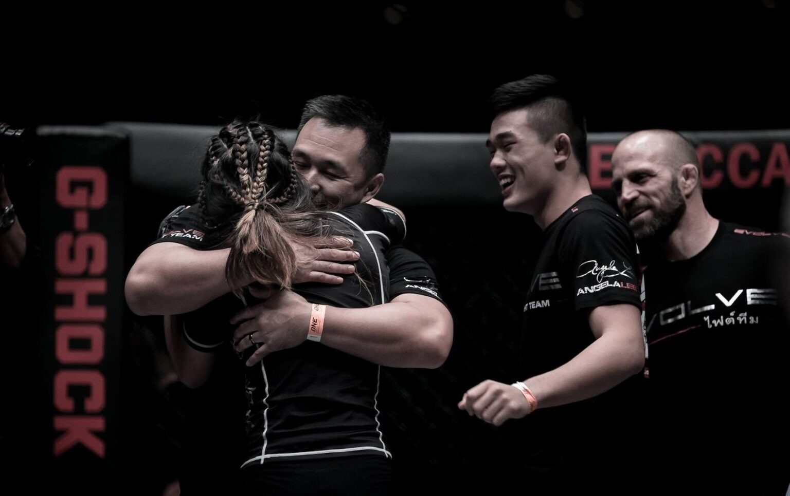 Câu chuyện cuộc đời kỳ thú của thần đồng võ thuật 19 tuổi Angela Lee 3 angela and dad 1536x966 1